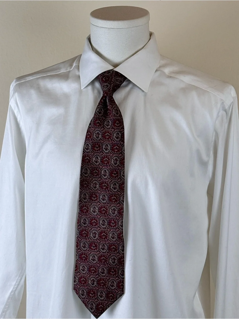 Bert Pulitzer Men’s Necktie Red & Blue Medallion 100% Silk Tie Made in USA